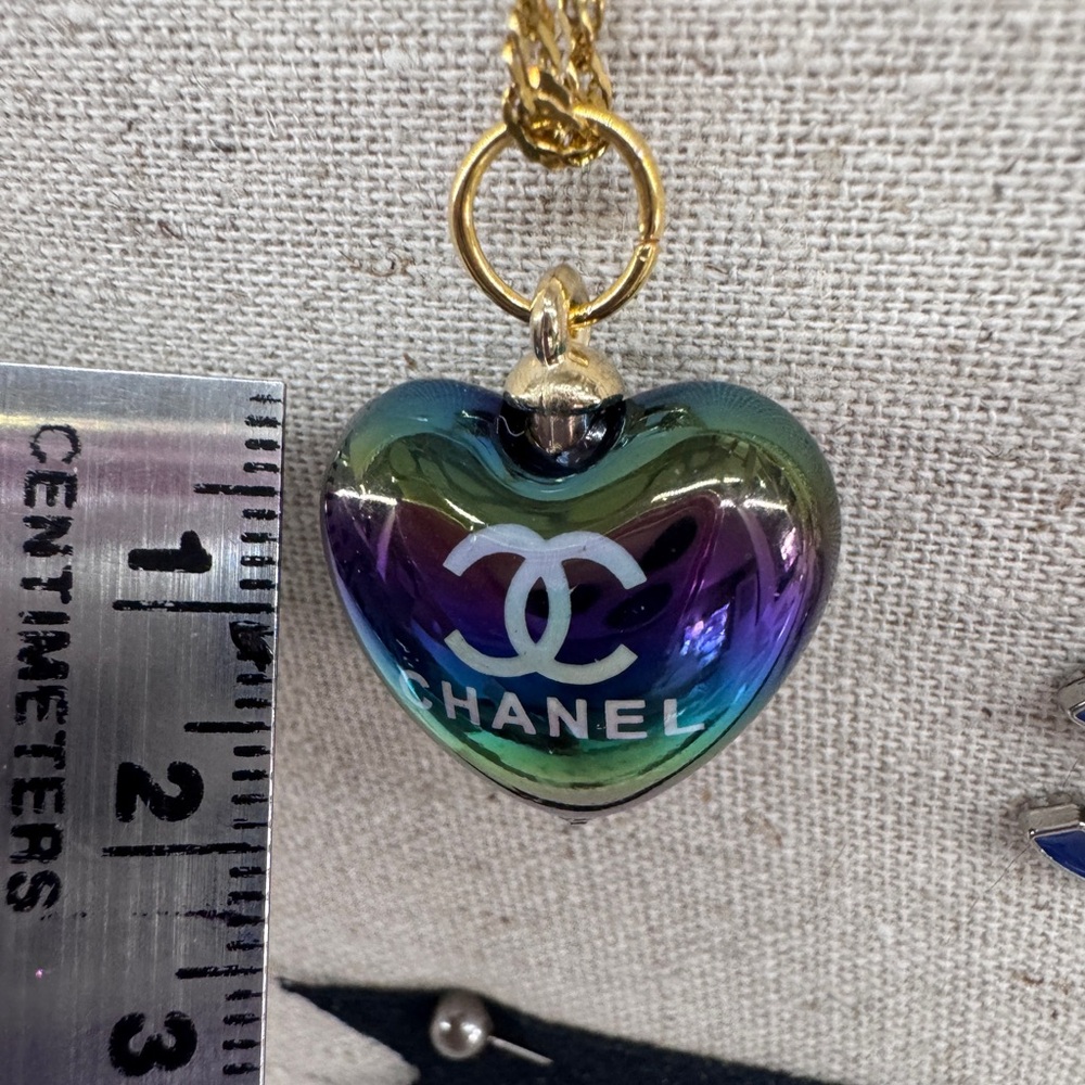Upcycled Puffy Heart Chanel Pendant White - Picture 7 of 7